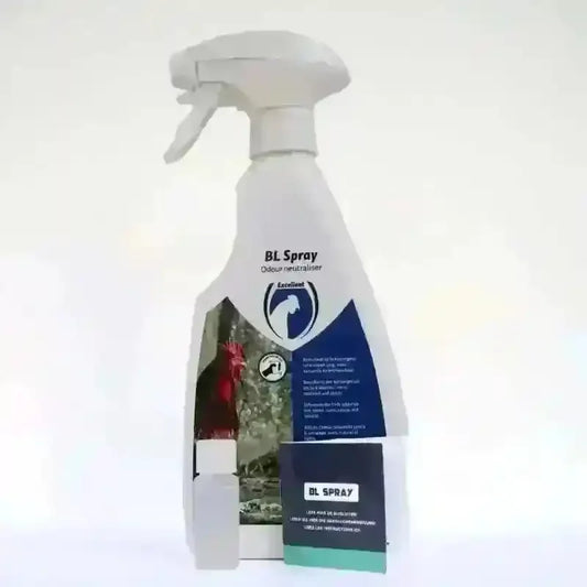 Anti Bloedluis Spray Voor Gezonde Kippen En Kuikens, met zicht op de spuitfles en bijbehorende verpakking. Ideaal voor het beschermen van kippen, aangeboden door kippenpakket.nl.