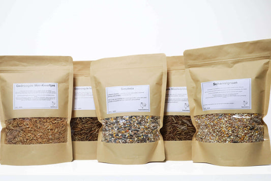 Kippenpakket.nl Kippen Verwenpakket Alles-in-1 Compleet met diverse natuurlijke en voedzame kippen snacks en traktaties