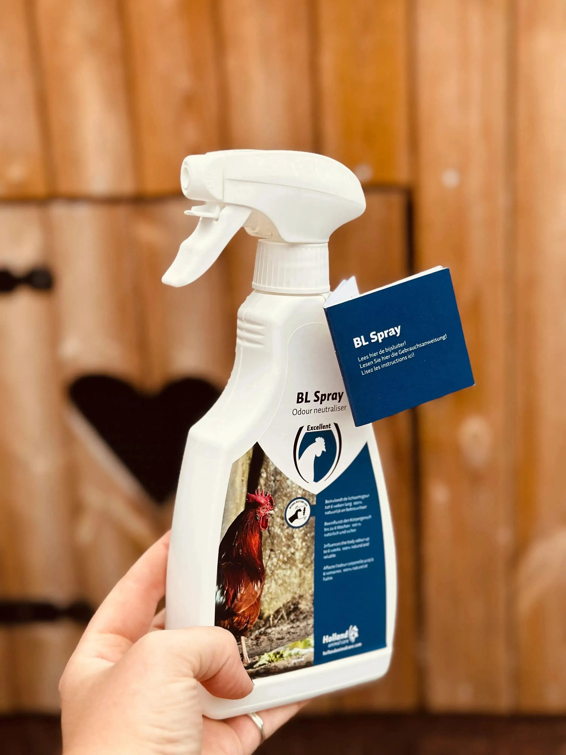 Anti Bloedluis Spray , 100% natuurlijk, Anti bloedluis spray voor kippen, Bloedluis bestrijden kippen, Bloedluis bestrijden op een natuurlijke manier, Bloedluis bestrijding kippen, Bloedluis spray voor kippen, bloedluisvrij, kippenhok onaangenaam maken voor bloedluis en ander ongedierte, natuurlijk middel, Natuurlijk middel tegen bloedluis & veerluis, preventief bloedluis bestrijden bij kippen