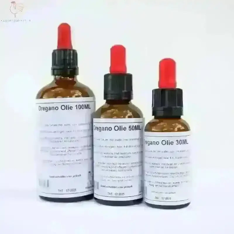 Drie flesjes Natuurlijke Oregano Olie Voor Gezonde Kippen Ontlasting met doseerpipetten in verschillende maten voor pluimvee gezondheid.
