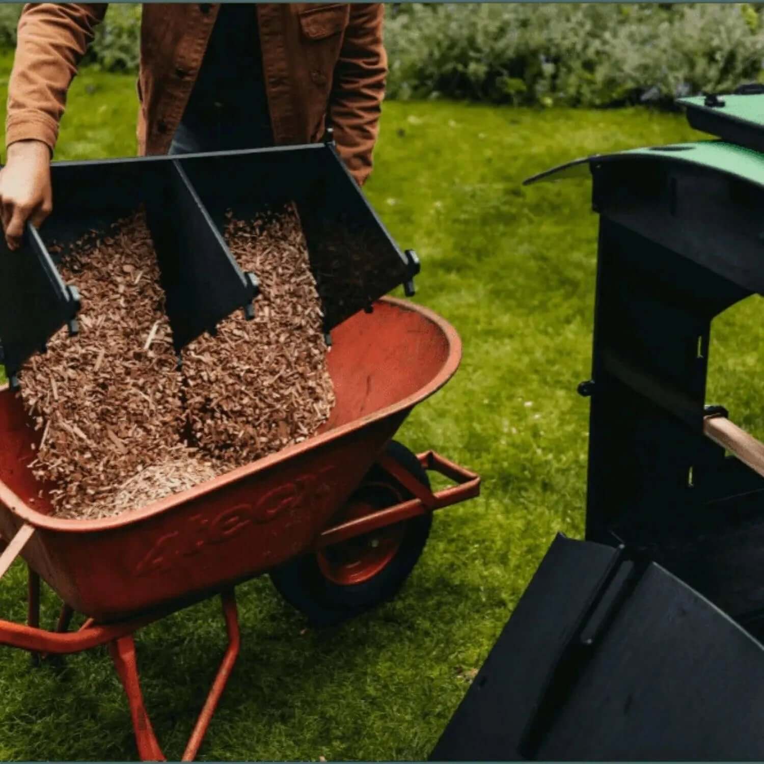 Nestera kunststof kippenhok large met 2 meter ren - 4 tot 10 kippen - Kippenpakket.nl