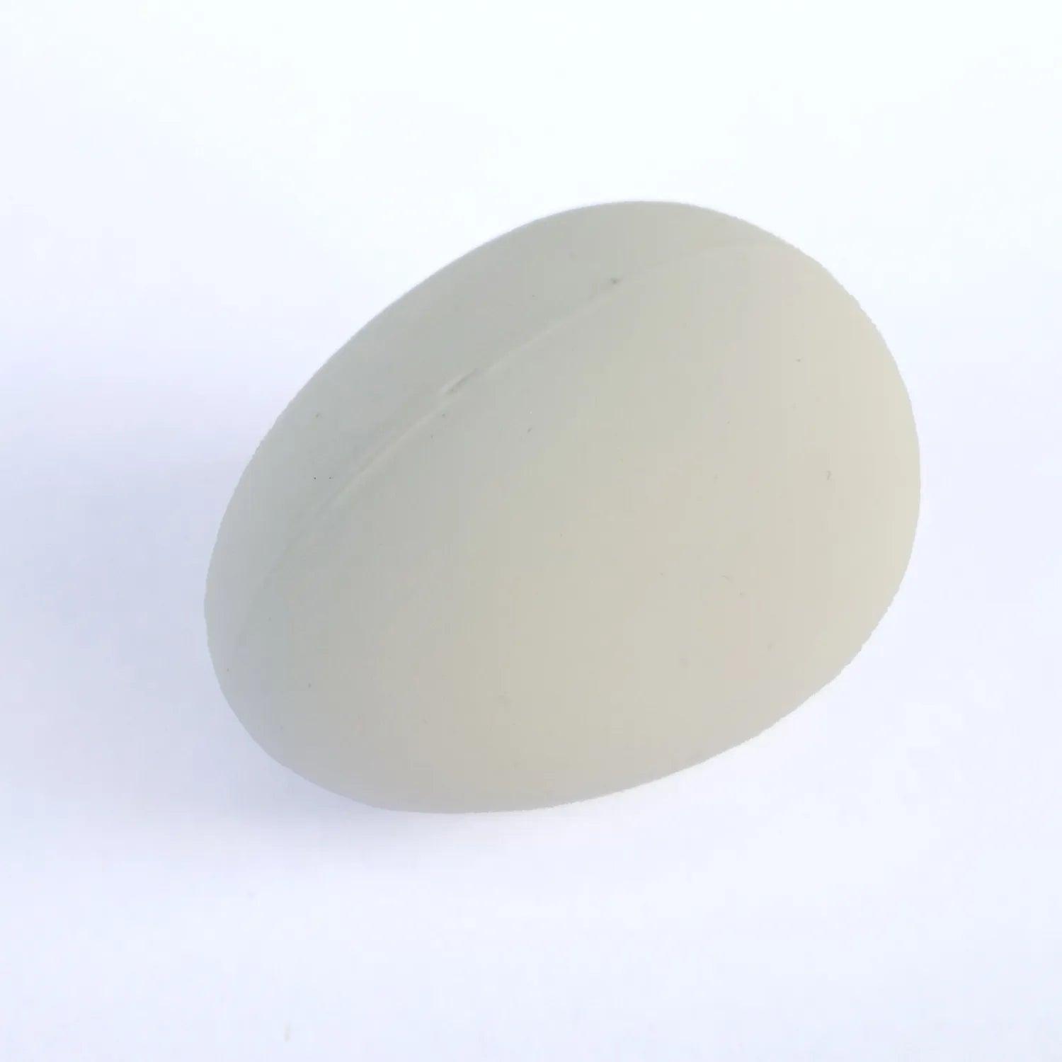 Rubber nest ei , Eierpikken voorkomen bij kippen